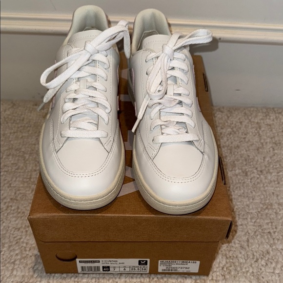 Brand New in Box Veja Extra_White_Babe Leather Sneakers - Picture 9 of 9